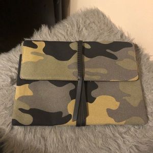 Stella and Dot army clutch